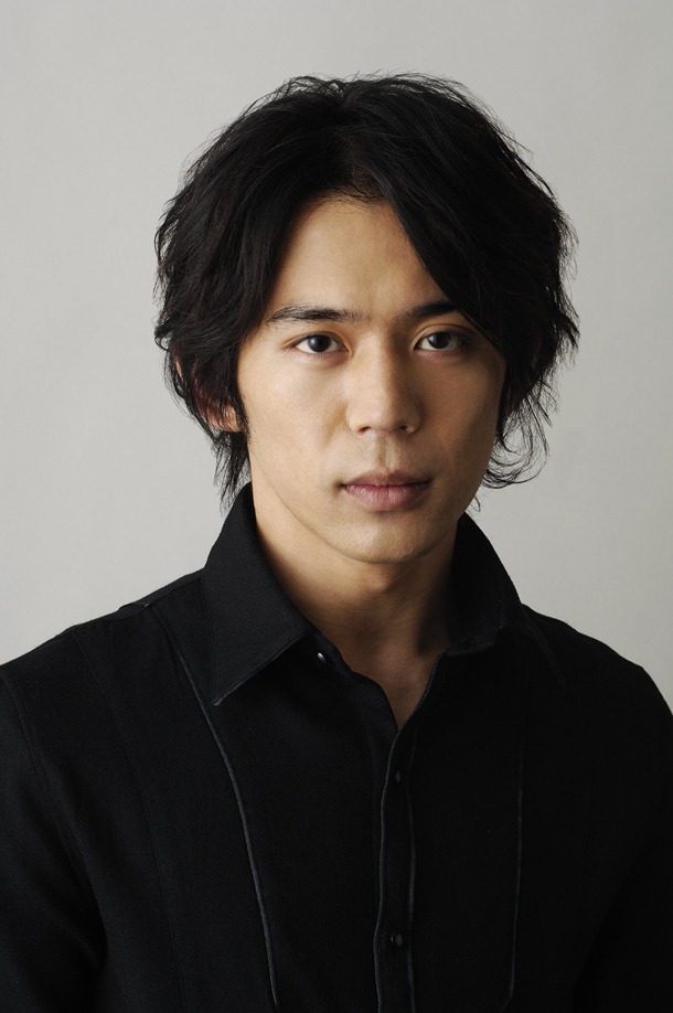TVドラマ「駅弁ひとり旅」で中原大介を演じる岡田義徳。