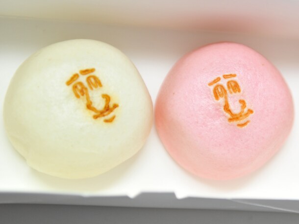 ミサワキャラの顔を焼印した「地獄まんじゅう」。安心の「寄ってる」具合だ。