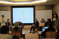 マンガ部門の審査委員・さいとうちほの激賞に、岩岡は恐縮と感動で顔を覆う場面も。