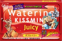 モハメド・アヴドゥルとジャン＝ピエール・ポルナレフがあしらわれた「ジューシー〈ダブルベリー〉」味。(C)荒木飛呂彦&LUCKY LAND COMMUNICATIONS/集英社