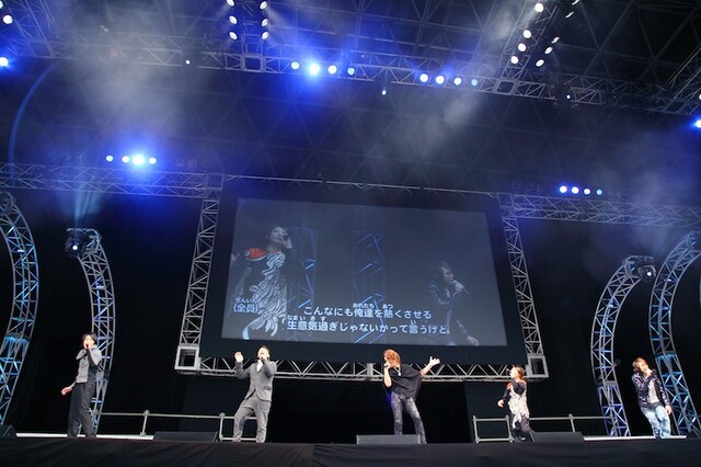 ジャンプスーパーステージでの様子。左から白石蔵ノ介役の細谷佳正、跡部景吾役の諏訪部順一、許斐剛、越前リョーマ役の皆川純子、手塚国光役の置鮎龍太郎。