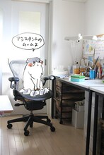 インタビューは今日マチ子の仕事場にて行われた。アシスタント猫のイラストは今日の描き下ろし。