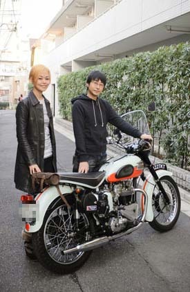 （左から）岡田屋鉄蔵、古屋兎丸