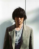 りりこのメイク担当・沢鍋錦二を演じる新井浩文。(C)2012 映画『ヘルタースケルター』製作委員会