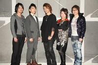 左から細谷佳正、諏訪部順一、許斐剛、皆川純子、置鮎龍太郎。