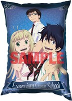 A賞：ジャンボクッション（燐・雪男・メフィスト・しえみ）裏。(C)加藤和恵／集英社・「青の祓魔師」製作委員会・MBS