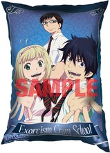 A賞：ジャンボクッション（燐・雪男・メフィスト・しえみ）裏。(C)加藤和恵／集英社・「青の祓魔師」製作委員会・MBS