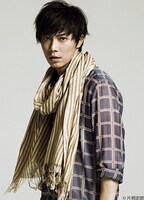 手塚良庵役を演じる成宮寛貴。