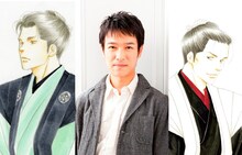 写真左より原作「大奥」の有功、堺雅人、原作「大奥」の右衛門佐。（C）2012男女逆転『大奥[右衛門佐・綱吉編]』製作委員会（C）よしながふみ／白泉社