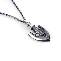 「鏃ネックレス」(C)LUCKY LAND COMMUNICATIONS / SHUEISHA