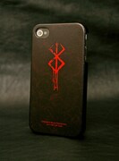 暗闇に浮かび上がる烙印をイメージしたというiPhoneケース「烙印」。