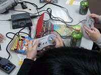 対談はゲームをプレイしながら行われた。