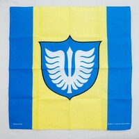 セブン‐イレブンで購入特典として付く「“鷹の団”団旗バンダナ」。