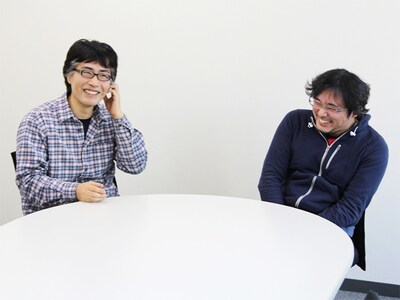 古泉智浩（左）と花沢健吾。