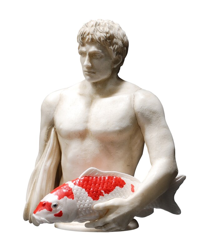 「テルマエ・ロマエ」彫刻像フィギュアのうち「300万円の錦鯉」。