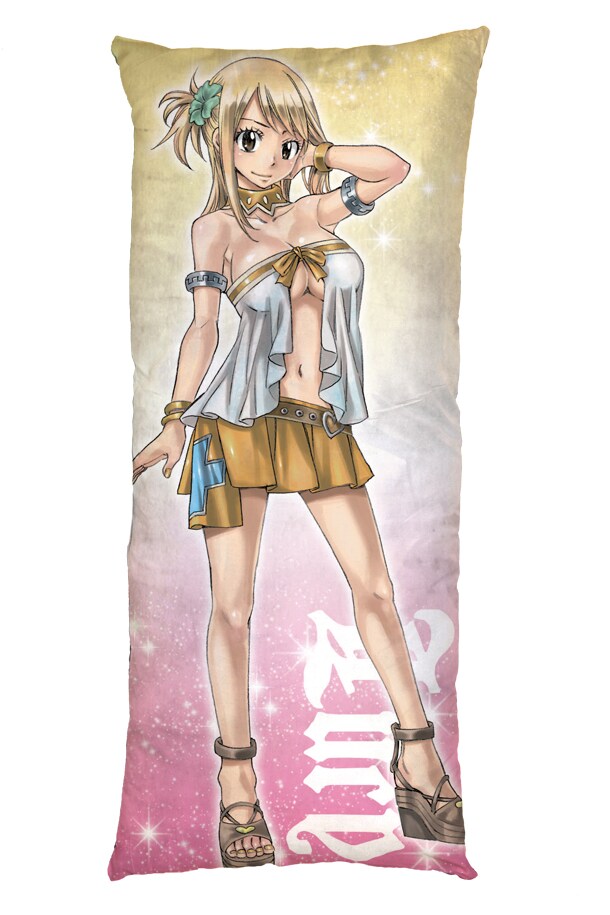 「タイトーくじ本舗 FAIRY TAIL」A賞のロングクッション。（表）(C)真島ヒロ／講談社・フェアリーテイル製作ギルド・テレビ東京