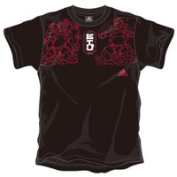 半袖Tシャツ表面には、サポーターズグループが掲げるETUのビッグフラッグをデザイン。4095円。