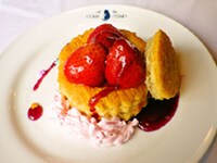 ベリーとカスタードがたっぷりつまった、ルイズの好物「クックベリーパイ」。(C)2012 ヤマグチノボル・メディアファクトリー／ゼロの使い魔Ｆ製作委員会