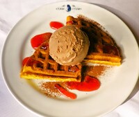 「選べる元素の兄弟ワッフル」から、ジャックをイメージしたワッフル。(C)2012 ヤマグチノボル・メディアファクトリー／ゼロの使い魔Ｆ製作委員会