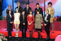 りりこの部屋でのキャスト陣。（上段左から）寺島進、綾野剛、大森南朋、哀川翔、新井浩文、（下段左から）鈴木杏、水原希子、寺島しのぶ、沢尻エリカ、桃井かおり、蜷川実花。(C)2012 映画『ヘルタースケルター』製作委員会