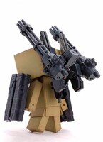 「M.S.G」シリーズの武器を装備した状態の「ダンボー」プラモデル。※実際の商品には「M.S.G」シリーズは付属しません。(c)KIYOHIKO AZUMA/YOTUBA SUTAZIO