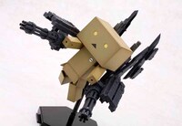 「M.S.G」シリーズの武器を装備した状態の「ダンボー」プラモデル。※実際の商品には「M.S.G」シリーズは付属しません。(c)KIYOHIKO AZUMA/YOTUBA SUTAZIO