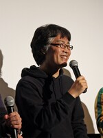 舞台挨拶でトークする古泉智浩。