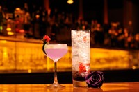 速水真澄とのコラボドリンクは、「紫のバラ」をイメージしたカクテルと、ノンアルコールカクテルの2種類。