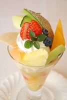 知る人ぞ知る裏メニューのパフェも復活。作中ではマヤが大都芸能の速水会長と、一緒にパフェを食べるシーンが印象的だ。