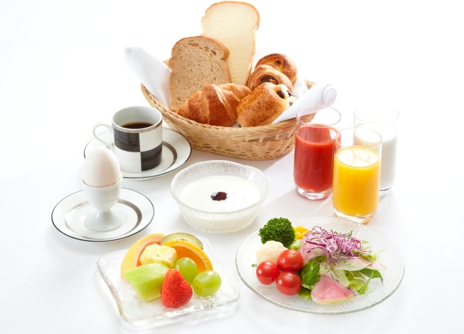 いつも自宅では梅乃ばあやが用意する朝食を楽しむ亜弓も、満足すること間違いなしの「亜弓お嬢様も満足なモーニングブッフェ」。