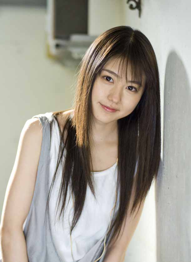 ユイ役を演じる有村架純。