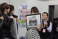 最後には風男塾から種村へ額装写真のプレゼントが。サプライズに感激して涙を見せる場面も。