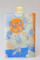 「キューティクル探偵因幡」ブックカバー（しおり3枚付き）。価格は1200円。