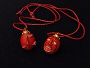 写真左より「『ベヘリット:覇王』2012年バージョン」、「『ベヘリット:蝕』2012年バージョン」（C）三浦建太郎／白泉社