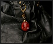 ベヘリット・キーチャーム「覇王」（C）三浦建太郎／白泉社