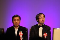 審査委員のブルボン小林（右）。