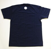 「さすらいアフロ田中シャナナナナTシャツ」のバック。(C)のりつけ雅春/小学館