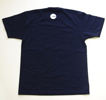 「さすらいアフロ田中シャナナナナTシャツ」のバック。(C)のりつけ雅春/小学館