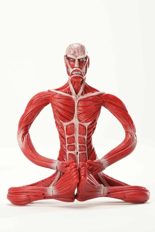 超大型巨人フィギュア。芯部に針金を使用したベンダブル構造のため、ポージングは自由自在だ。