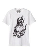 「進撃の巨人グラフィックT」のユニクロ銀座店限定版。