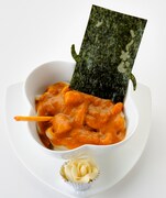 ナジャヴ倶楽部にて販売される「朝からカレーうどんか」。 価格は740円。 (C)藤原ここあ/スクウェアエニックス・「妖狐×僕SS」製作委員会・MBS