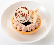 ろまん亭にて販売される「まじめ眼鏡の要チョコタルト」。価格は630円。(C)堀田きいち/スクウェアエニックス・「君と僕。」製作委員会