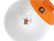 「ジャイアンどんぶり」の蓋を取ると、丼の底には心の友がお目見え。