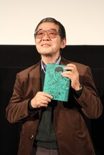 モンキー・パンチ。手にしているのは、Blu-ray「ルパン三世 Master File」。