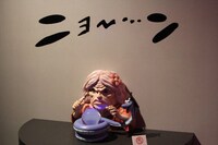 ニョン婆のフィギュア。真ん中の水晶玉にはお告げが。