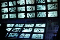 インペルダウンのモニター室。それぞれのモニターに脱獄劇のシーンが映しだされている。