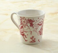 「マグカップ スケートダンス赤」2100円。OCHIBISAN (c) ANNO MOYOCO