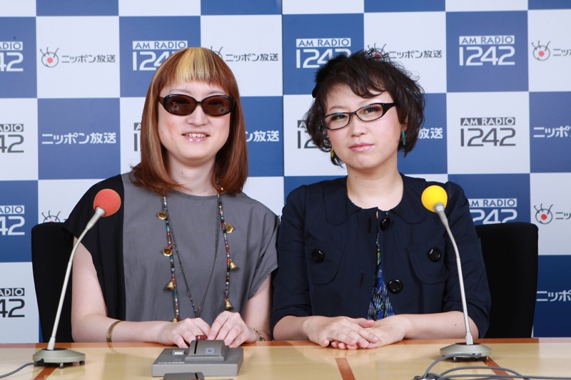 写真左から、能町みね子、久保ミツロウ。