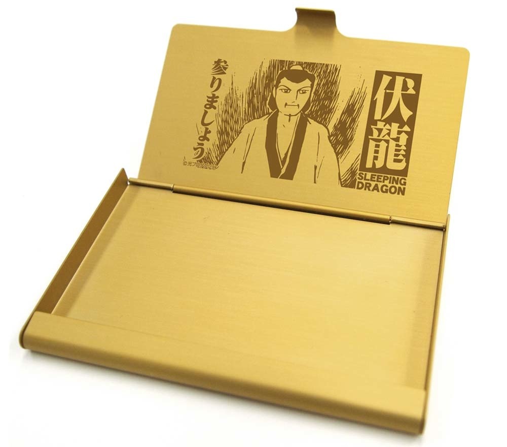 「三顧の礼」をモチーフとした、縁起のよさそうな名刺ケース。(C)光プロダクション