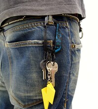 「ウイングマン」ウイングマンカラビナの着用例。(C)桂正和／集英社